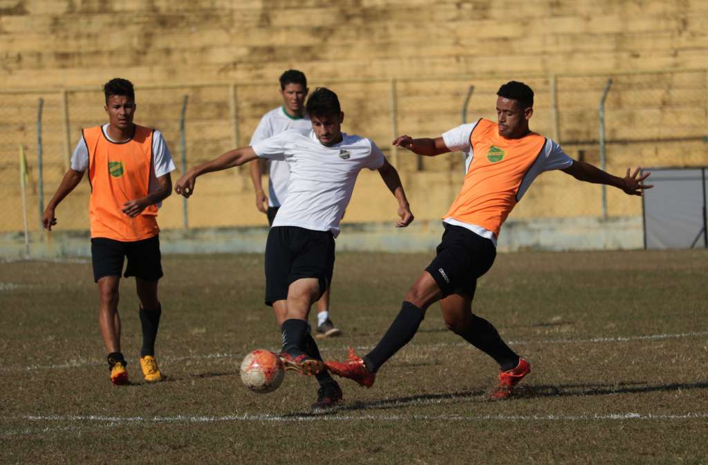 Sem chance de avançar, XV de Jaú cumpre tabela diante do Brasílis (Foto: Tiago Pavini)