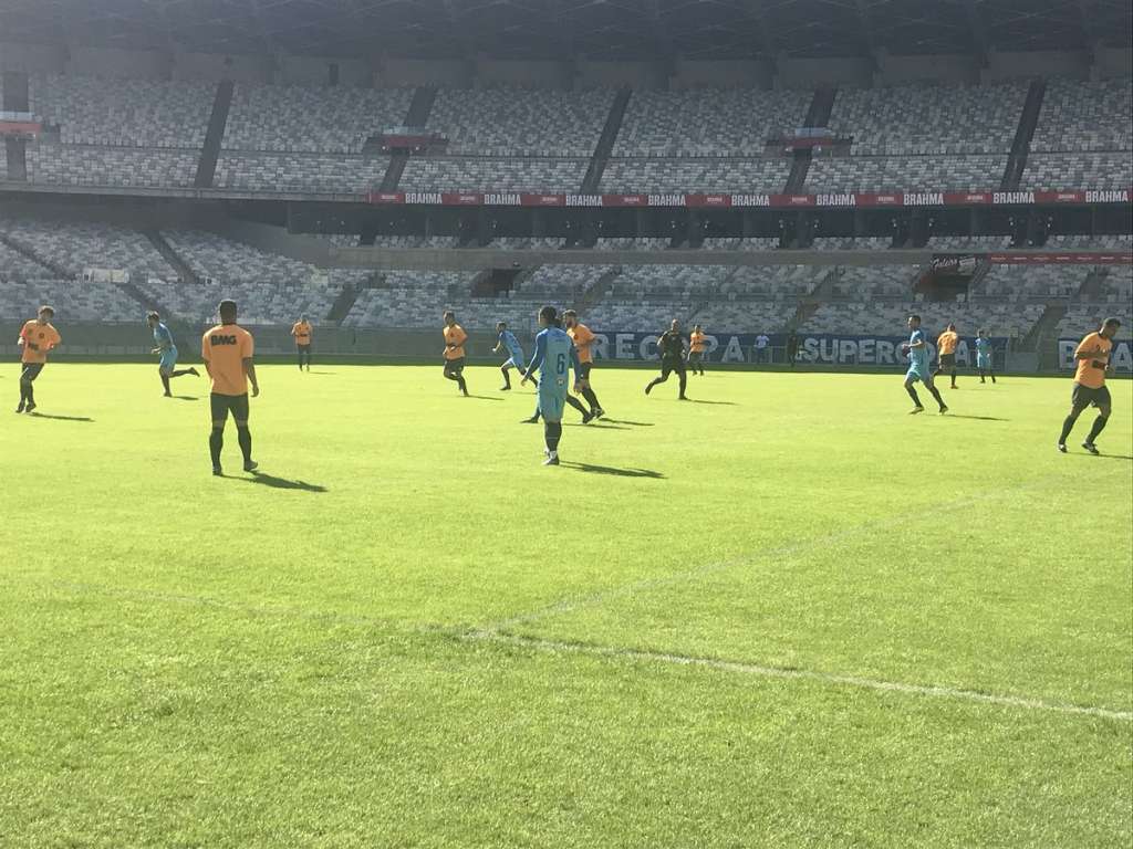 Em jogo-treino no Mineirão, Cruzeiro só empata com o Coimbra por 1 a 1