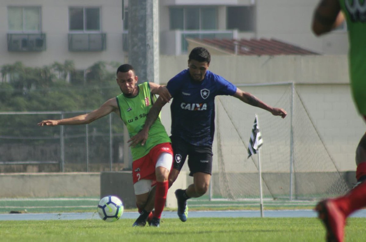 Sem Carli e Pimpão, Botafogo goleia Bangu por 6 a 0 em jogo-treino no Engenhão