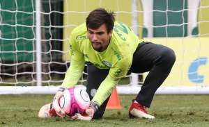 Sem espaço no Palmeiras, goleiro é negociado com a Roma e pode substituir Allison