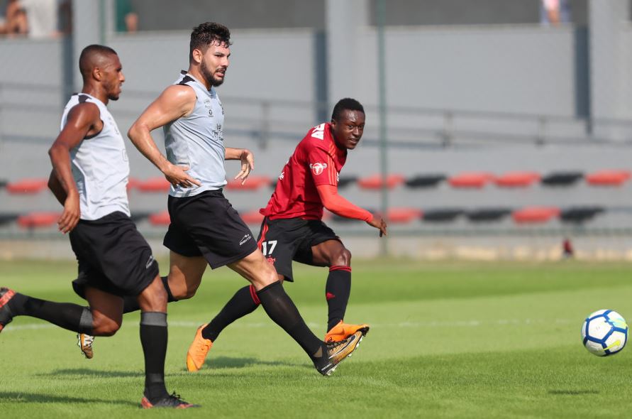 Flamengo vence jogo-treino contra Nova Iguaçu com dois gols de Marlos Moreno