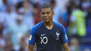 Deschamps revela bronca em Mbappé após cartão amarelo: 'Para de fazer m...'