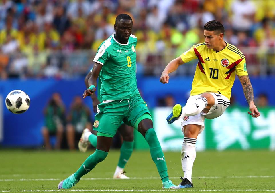 Após queda com Colômbia na Copa, James Rodríguez trata lesão muscular em Medellín