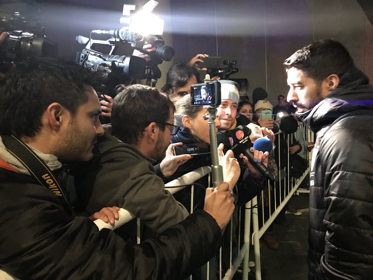 Suárez e Godín exaltam recepção no Uruguai e celebram ‘orgulho’ por campanha