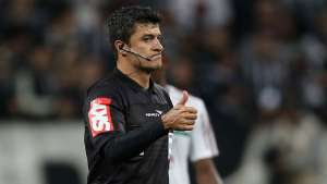 Sandro Meira Ricci é mantido no quadro da Copa e pode apitar final