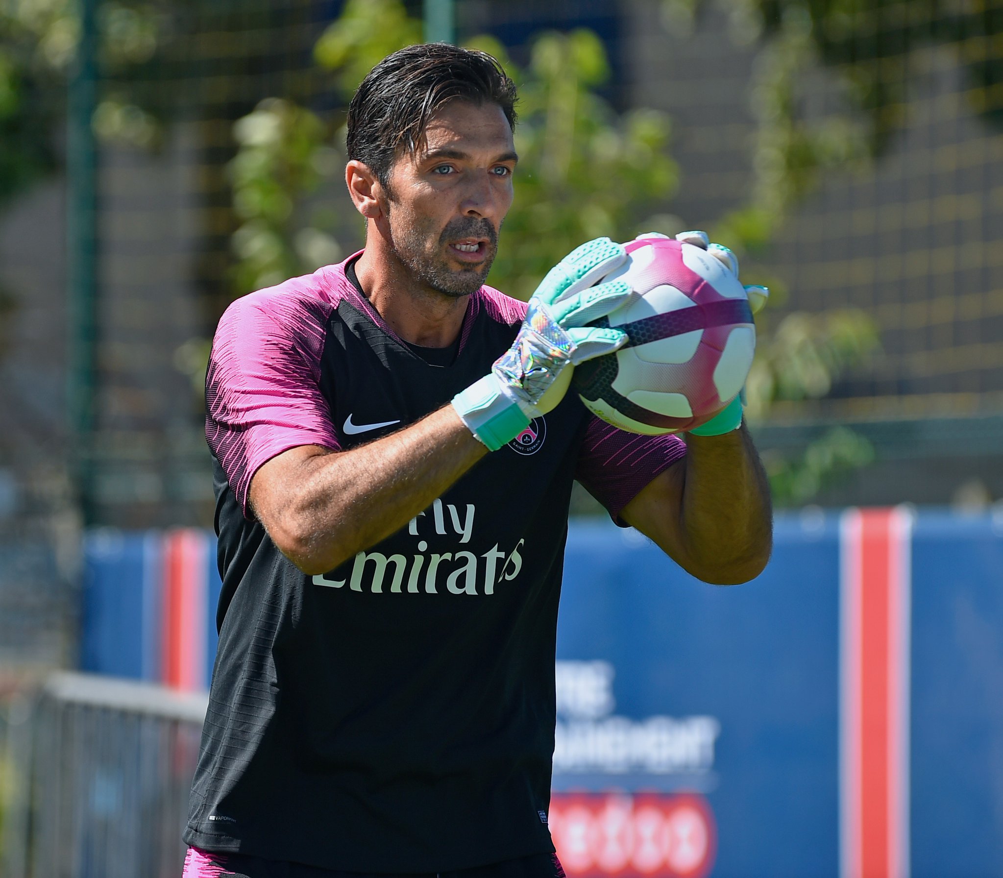 Buffon celebra ‘novo desafio’ no PSG e afirma: ‘Liga dos Campeões não é obsessão’