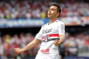 Petros se despede do São Paulo, agradece à torcida e diz: 'Logo estarei de volta'