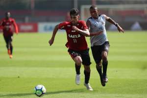 Paquetá diz que sonha com Copa de 2022 e defende Neymar de 'críticas exageradas'