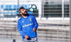 'Não parei de jogar porque ainda tem muito jogador ruim', diz Douglas, do Grêmio