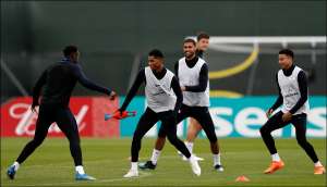 Inglaterra faz último treino para semifinal e Southgate exalta bom momento