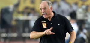 Prestes a definir futuro, Felipão admite conversas com Coreia do Sul e Egito