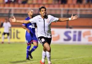 De olho no mercado, Fluminense se interessa por atacante do Corinthians
