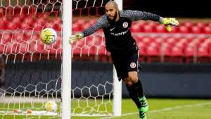 Goleiro volta a treinar com bola no Internacional e vira reforço no Brasileirão