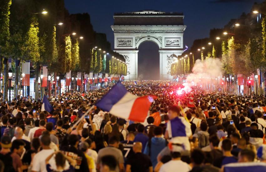 Avanço à terceira final de Copa em 20 anos deixa povo francês em estado de êxtase