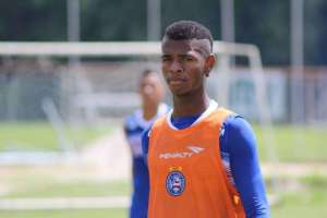 A pedidos do técnico, Vasco faz sondagem e deve investir em zagueiro do Bahia