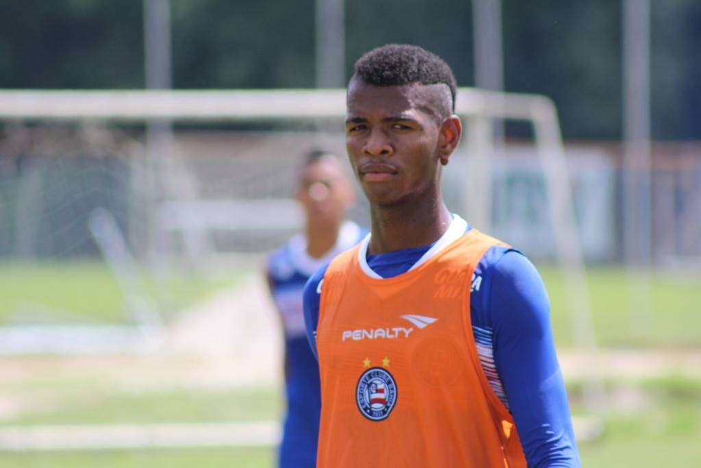 A pedidos do técnico, Vasco faz sondagem e deve investir em zagueiro do Bahia