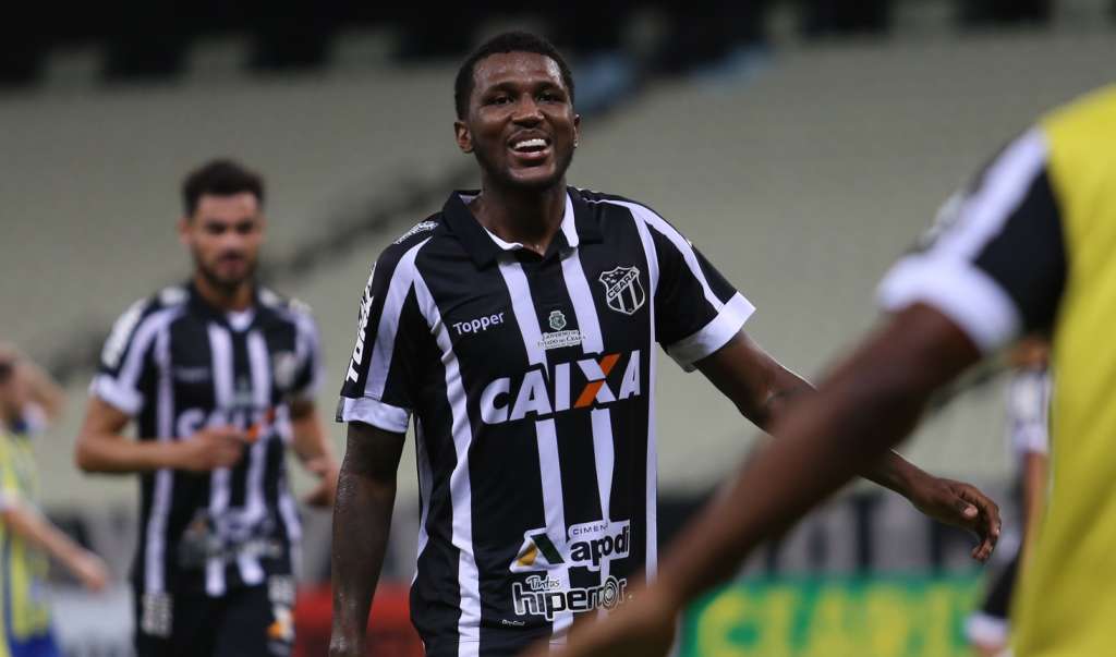 Sem vingar, Ceará devolve o atacante Douglas Coutinho ao Atlético-PR