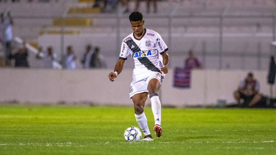 Série B: Júnior Santos afirma que elenco da Ponte Preta está focado em chegar no G4