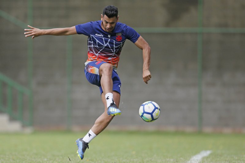 Vasco renova contrato com Andrés Ríos até o fim de 2018; Wellington deixa o clube