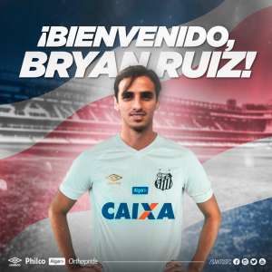 Pelo Twitter, Santos confirma acerto com meia costarriquenho Bryan Ruiz
