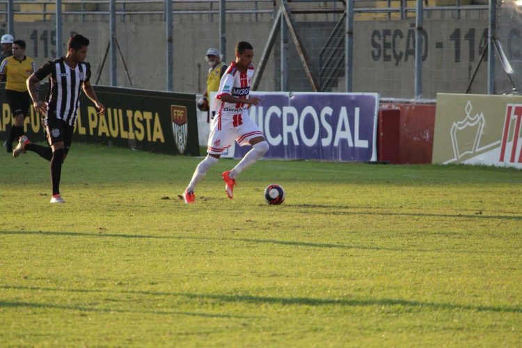 Segundona: São José anuncia chegada da lateral do Capivariano e atacante ex-Caxias