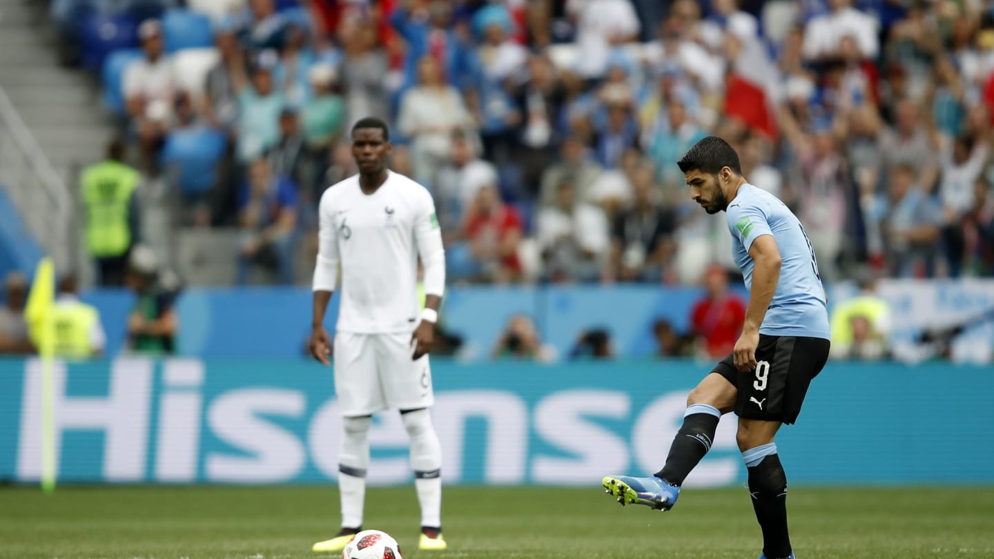 Fifa multa Uruguai e Inglaterra pelo uso de meias de marcas não autorizadas