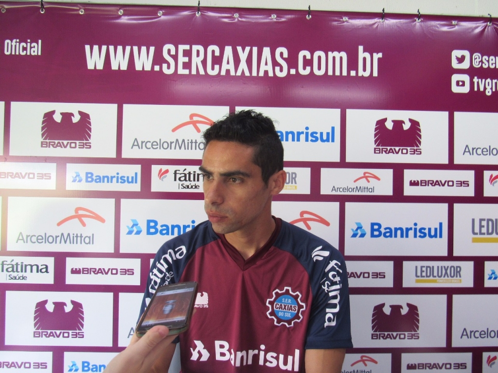 Série B: Brasil dispensa Calyson e fica perto do volante Gilson