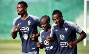 Em recuperação física, seleção da França faz treino leve e descontraído