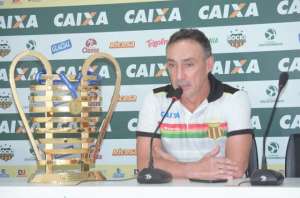 Após título da Copa do Nordeste, Roberto Fonseca pede foco na Série B