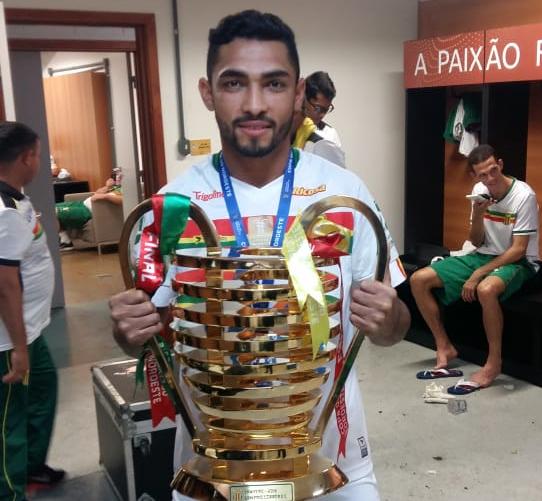 César Sampaio, volante do Sampaio, comemora segundo título: 