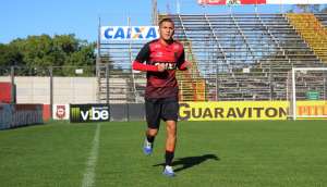 Após rescindir com o Brasil de Pelotas, meia deve assinar com o Ceará