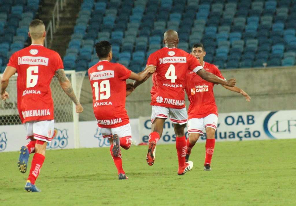 Jadson (camisa 4) estava defendendo o América-RN no Campeonato Brasileiro da Série D