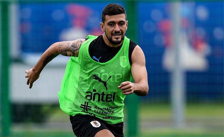 De volta ao Cruzeiro, Arrascaeta treina e tem a companhia de Raniel