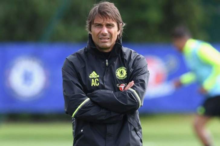 Inglês: Em breve comunicado, Chelsea anuncia demissão do técnico Antonio Conte