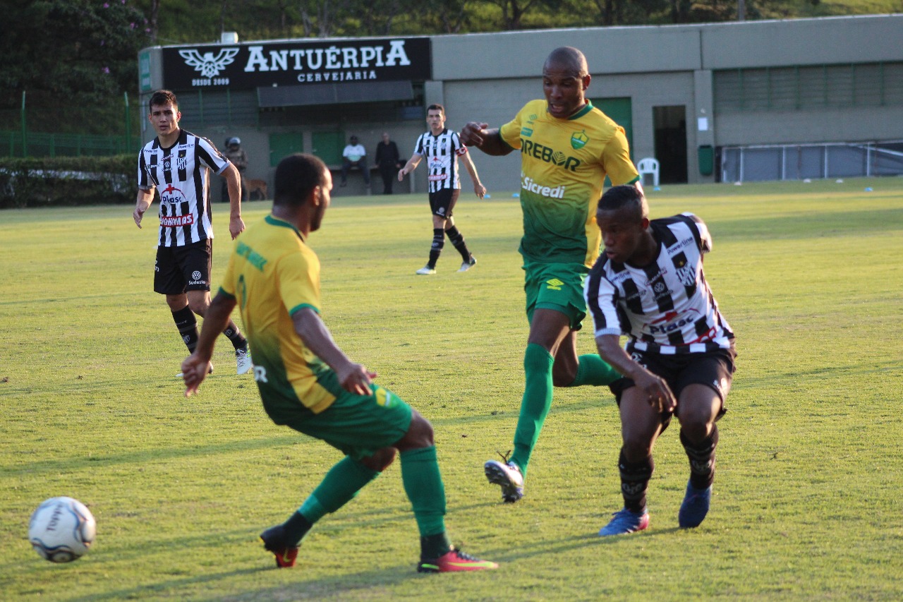 Série C: Com três desfalques, técnico do Tupi fecha treino para definir escalação