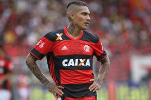 Guerrero, do Flamengo, é parado em blitz e é impedido de dirigir no Brasil