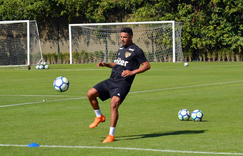 Lateral-direito Bruno Peres faz primeiro treino de preparação física no São Paulo