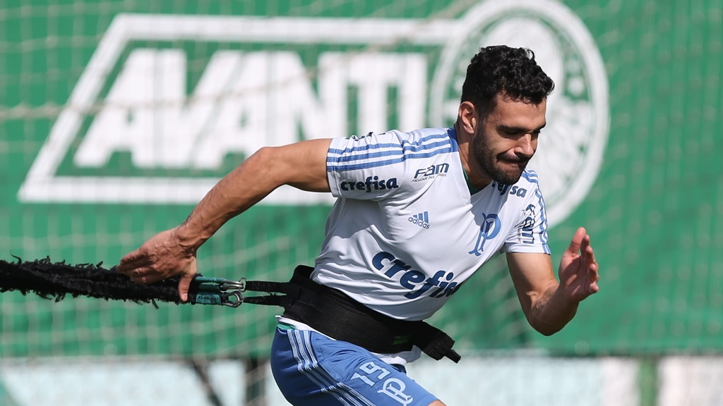 Garotos agitam treino do Palmeiras em preparação para clássico contra o Santos