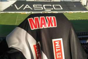 Vasco chega a acordo e anuncia contratação do centroavante argentino Maxi López