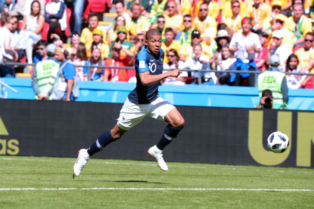 Aos 19 anos, Mbappé é uma das estrelas do time francês.