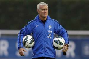 Campeão em 98 como jogador, Deschamps busca taça como técnico para fazer história