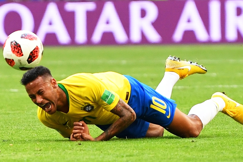 Staff de Neymar cria plano de emergência para melhorar imagem de astro após Copa