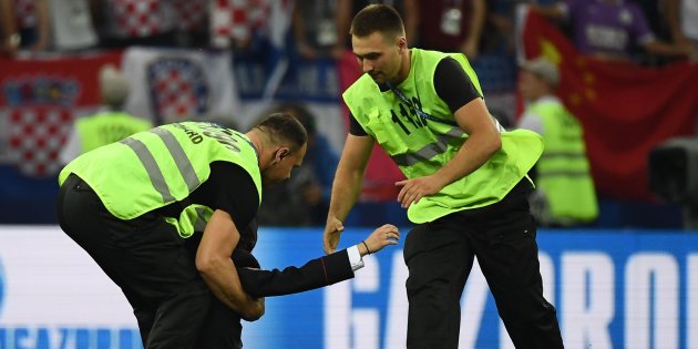 Grupo 'Pussy Riots' diz ter organizado invasão de campo na final da Copa 2 0002050327780 img