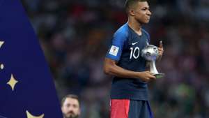 Pelé parabeniza Mbappé por igualar feito: 'É ótimo ter a sua companhia'