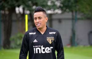 São Paulo oficializa a venda do meia peruano Cueva ao Krasnodar, da Rússia