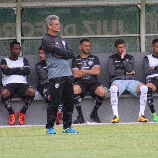 Série C: Tupi anuncia saída do técnico Eugênio Souza