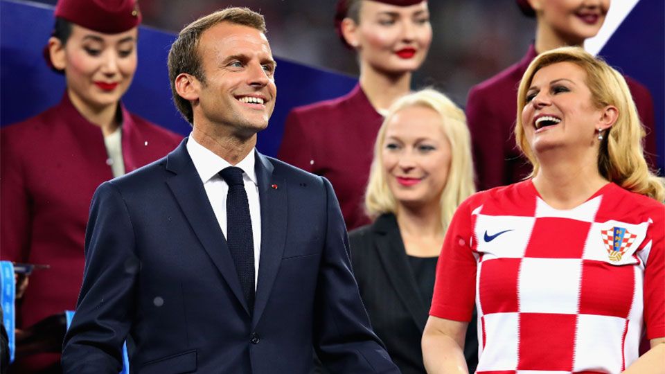 Após beijar Mbappé, Griezmann e até taça da Copa, Macron diz ‘obrigado’ à seleção
