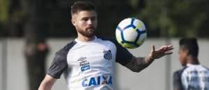 Santos treina sem Jair Ventura e três jogadores, mas tem volta de Renato