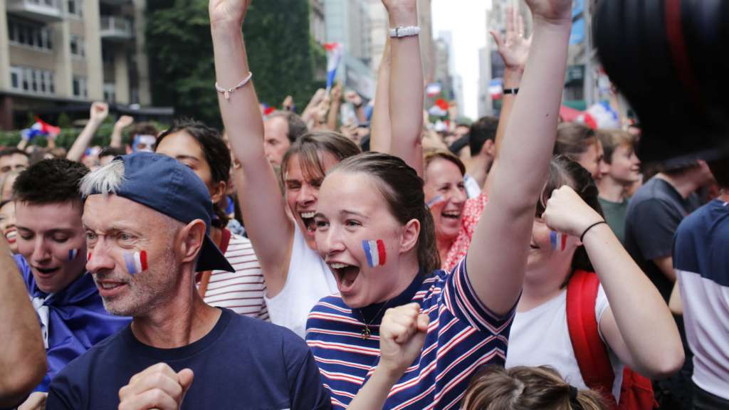 Acidentes durante festejos do bicampeonato mundial deixam dois mortos na França