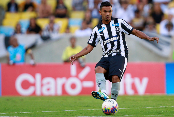 Lindoso evita apontar parceiro ideal no meio-campo do Botafogo